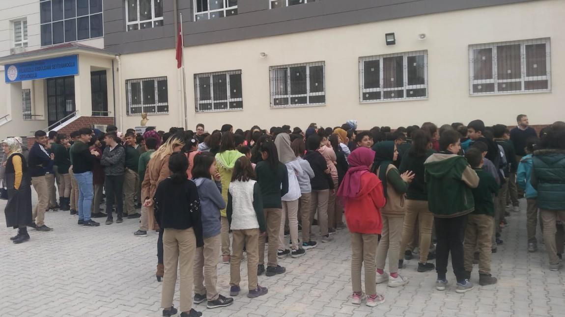 Kılavuzlu Abdülgani Seyithanoğlu Ortaokulu Fotoğrafı